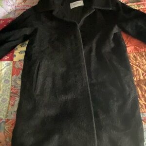 MaxMara Elegant Black 70%Alpaca fur and 30% virgin wool coat. Hidden buttons